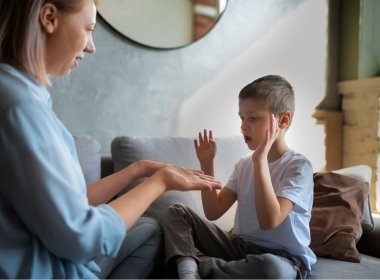 Trẻ Em Bị Nói Lắp: Làm Thế Nào Để Điều Chỉnh?